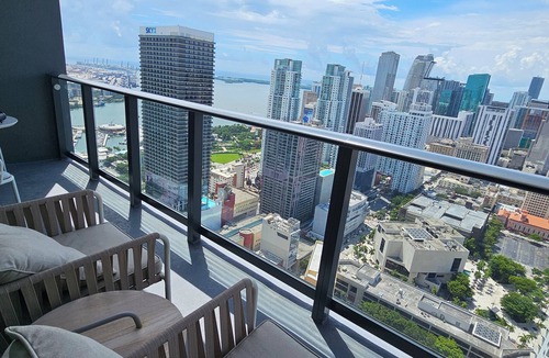 Brickell Hotel | 1bd Suite W/2nd bed 45th-Floor Oceanview - Rooftop Pool, Spa, Gym + Balcony