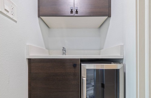 Palm Harbor Condo | 1BR, 2 Queen Beds , 1 Bath Golfers Dream Escape on 14th Hole of Copperhead Course!