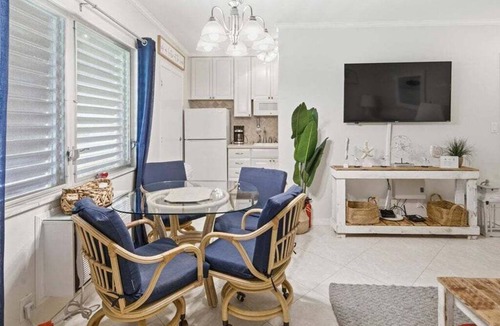Marco Island Condo | 1BR Marco Island condo with pool, WiFi, kitchen, and heated pool.