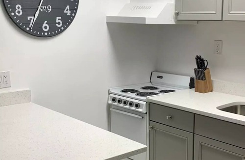 Lantana Apartment | 2/1 Coastal Town Oasis ~ Minutes to the Beach