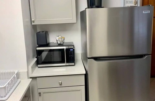 Lantana Apartment | 2/1 Coastal Town Oasis ~ Minutes to the Beach
