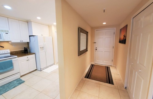 Longboat Key Condo | 2/2 Bay Front Condo, Pool, Private Beach Access