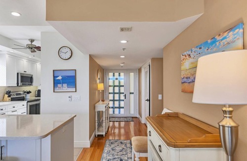 Longboat Key Condo | 2/2 Beachplace Condo, Beach, Pool, Fitness, Tennis