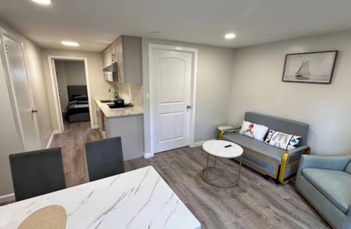 Thomaston House | 2 Bd 2 Ba Unit laundry &kitchen