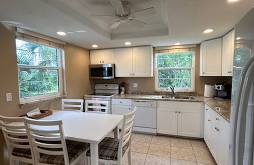 Longboat Key Condo | 2 Bd/2 Bath Condo on Sarasota Bay Across from Gulf of Mexico