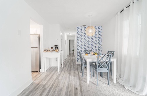 Survey Creek Apartment | 2 BD Condo - Sleeps 4 - Palm Wave Stays