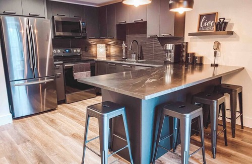 Nashville Condo | 2 BD MATTE BLACK CONDO - MUSIC ROW - GUITAR POOL