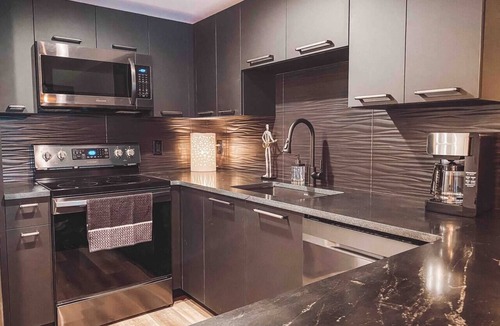 Nashville Condo | 2 BD MATTE BLACK CONDO - MUSIC ROW - GUITAR POOL