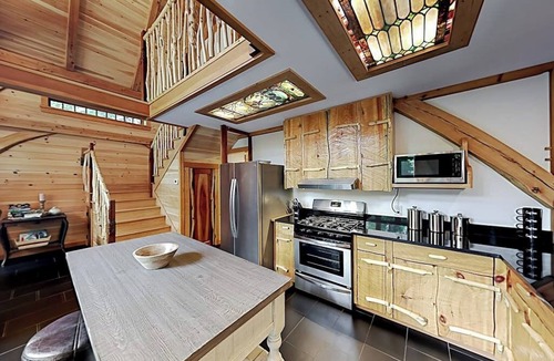 Franklin House | 2 beautifully designed, off-the-grid homes with amazing lakefront views & access