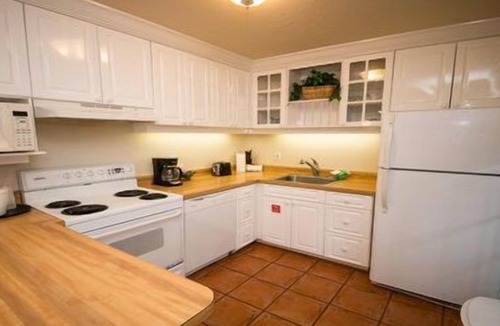 Bradenton Beach Hotel | 2 Bedroom, 1 Bathroom. 1st Floor Pet Friendly