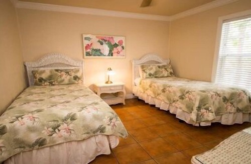 Bradenton Beach Hotel | 2 Bedroom, 1 Bathroom. 1st Floor Pet Friendly