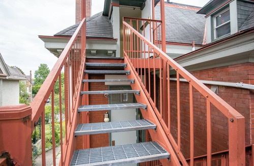 Pittsburgh Apartment | 2-bedroom apartment close to downtown Pittsburgh with AC for relaxing stays