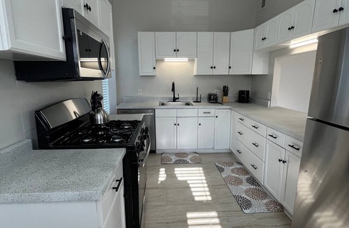 Manchester Apartment | 2-bedroom apartment Walk to Acrisure Stadium, PNC Park and Rivers Casino.