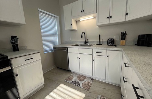 Manchester Apartment | 2-bedroom apartment Walk to Acrisure Stadium, PNC Park and Rivers Casino.