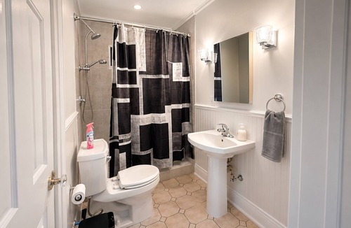 Norwalk Apartment | 2-bedroom apartmet No cleaning Fee