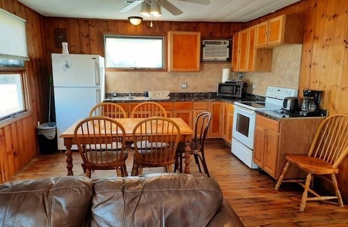 Marblehead House | 2 Bedroom Cottage 100 yards to water. Dock & Ramp.