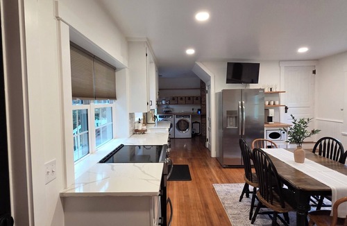 Leola House | 2-bedroom farm guesthouse surrounded by beautiful farmland with cozy charm