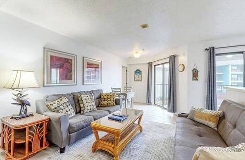 Myrtle Beach Hotel | 2-bedroom hotel in tranquil Myrtle Beach with fitness room and AC