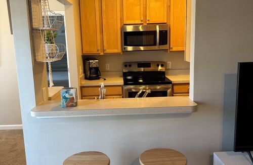 Rehoboth Beach Apartment | 2 bedroom - pool and parking in central Lewes