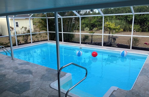 Port Charlotte House | 2 bedroom pool house Port Charlotte. Close to shopping.