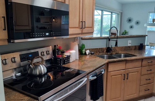 Southgate House | 2-bedroom Private house in charming Sarasota with Waterway breeze