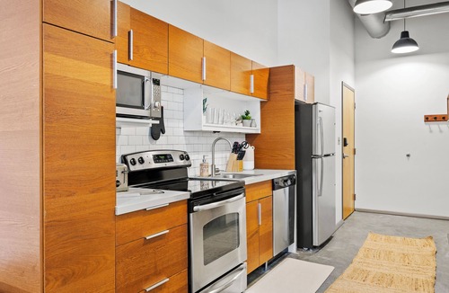 Old City Condo | 2 BR/2BA- Free Parking- Near UT- Heart of Old City- Walkable Location