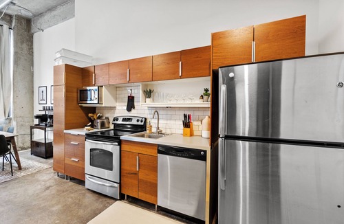 Old City Condo | 2 BR/2BA- Free Parking- Near UT- Heart of Old City- Walkable Location