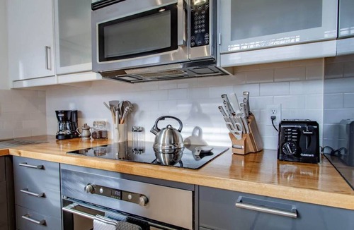 Petworth Apartment | 2-BR Petworth Pad/Walk to METRO Subway