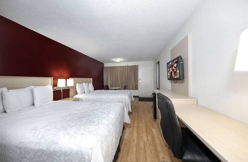 East Naples Hotel | 2 Clean Units + Relaxing Stay Near Naples Pier – for a Budget-Friendly Trip