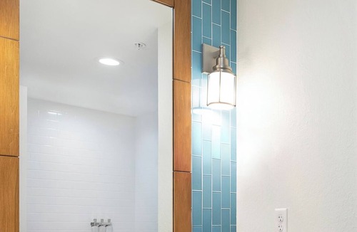 Park Shore Hotel | 2 Comfortable Pet-Friendly Family Suite with Free Breakfast