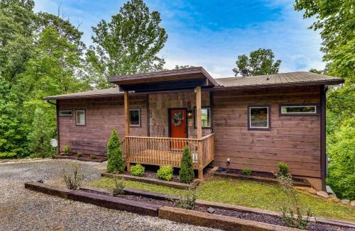 Murphy House | 2 Decks, Grill, Hot Tub: Mountain Cabin in Murphy