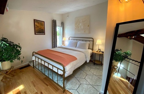 Mill River Apartment | 2 Fl Loft, East Rock, YALE, SOM, New Haven, @ State St/Bishop St -Anchor Lodging
