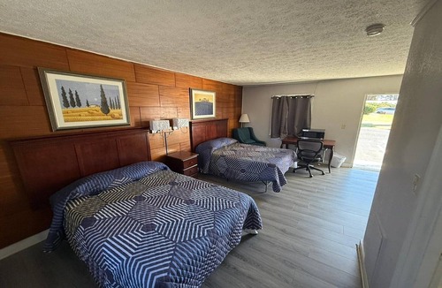 Danville Hotel | 2 Full Beds Non-Smoking