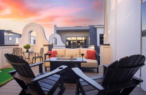 Buena Vista House | 2 Homes! Broadway Views, Rooftops & Karaoke