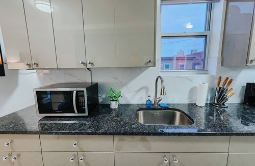 Poplar Apartment | 2 King Beds/2 En-Suite Bathrooms/65" TV/W/D