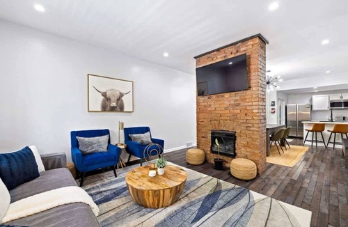 Pittsburgh House | 2 King Beds w Hot Tub Near Butler St