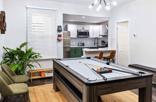 Pittsburgh House | 2 King Beds w Hot Tub Near Butler St