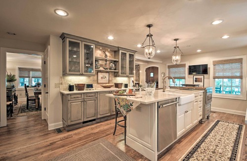 Mirror Lake Cottage | 2 Living Areas + Fireplace: Mirror Lake Cottage!
