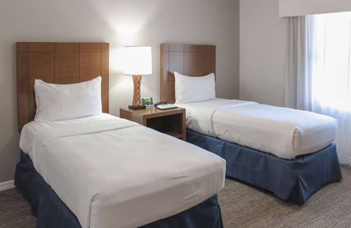 Kissimmee Hotel | 2 Luxury Style 2BR Suite with Kitchen, Pool View Near Orlando Theme Parks