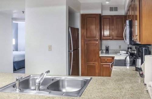 Kissimmee Hotel | 2 Luxury Style 2BR Suite with Kitchen, Pool View Near Orlando Theme Parks
