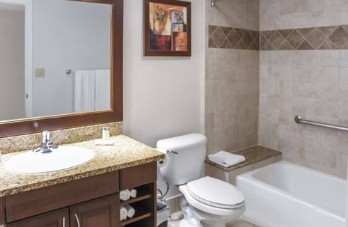 Kissimmee Hotel | 2 Luxury Style 2BR Suite with Kitchen, Pool View Near Orlando Theme Parks