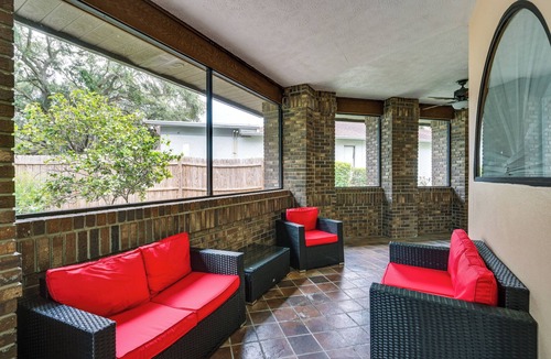 Temple Crest House | 2 Mi to Busch Gardens: Retreat in Scenic Community