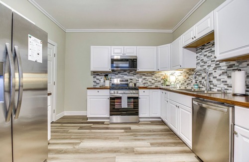 Covington House | 2 Mi to Dtwn Cincinnati: Home w/Fenced Yard!