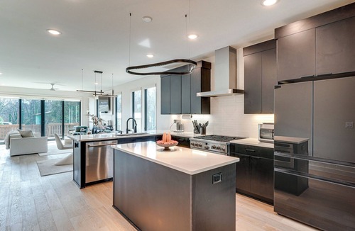 East Raleigh House | 2 Mi to WakeMed: Modern Raleigh Duplex w/Yard