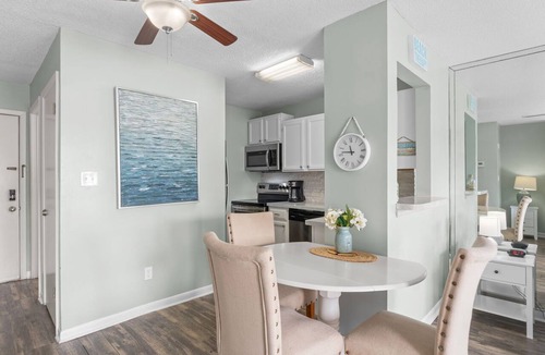 Holiday Isle Condo | 2 MINUTE WALK TO PRIVATE BEACH | PET FRIENDLY