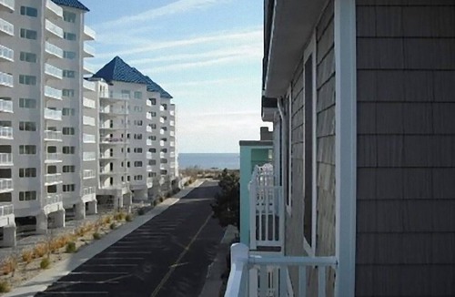 Midtown Ocean City House | 2 North 4bed/3.5 bath 3 Car Garage New Flooring Stairways&Hallways 2026