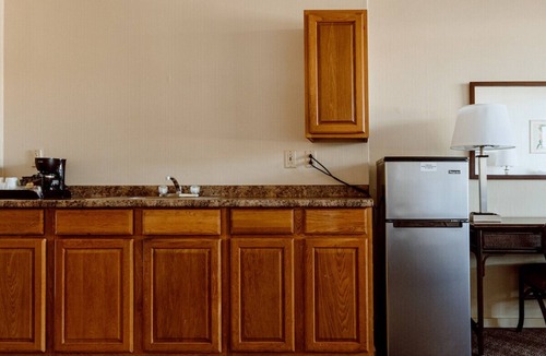 Kahului Hotel | 2 Pet-Friendly Units | Near Maui Nui Botanical Gardens - 1.4 mi | Beach Access