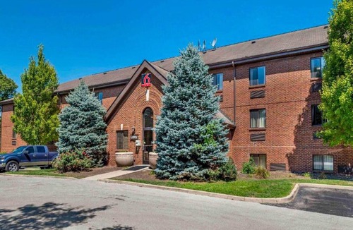 Indianapolis Apartment | 2 Queen Beds | Non-Smoking, Kitchen