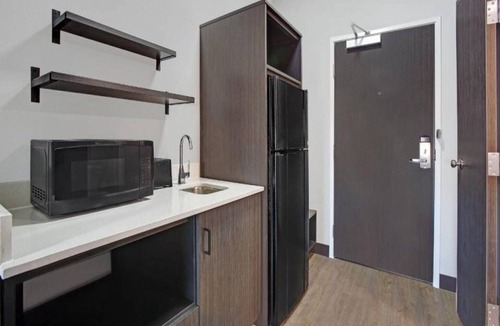 Monahans Apartment | 2 Queen Beds|Nsmk,Mini Fridge