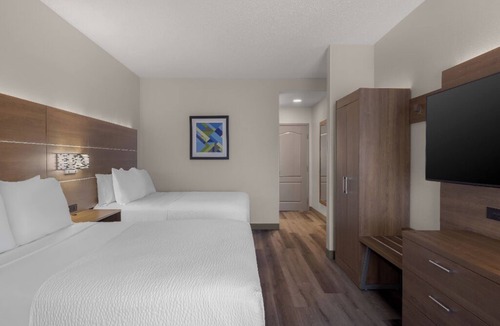 Myrtle Beach Hotel | 2 Queen Beds w/Free Parking & Breakfast, Pool & Hot Tub | Myrtle Beach - 2.6 mi